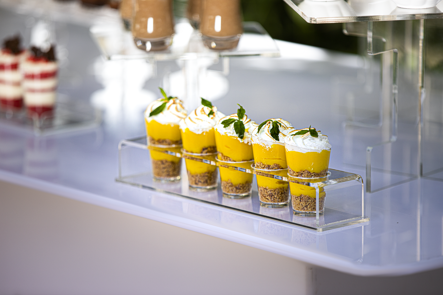 Dessert cup holder