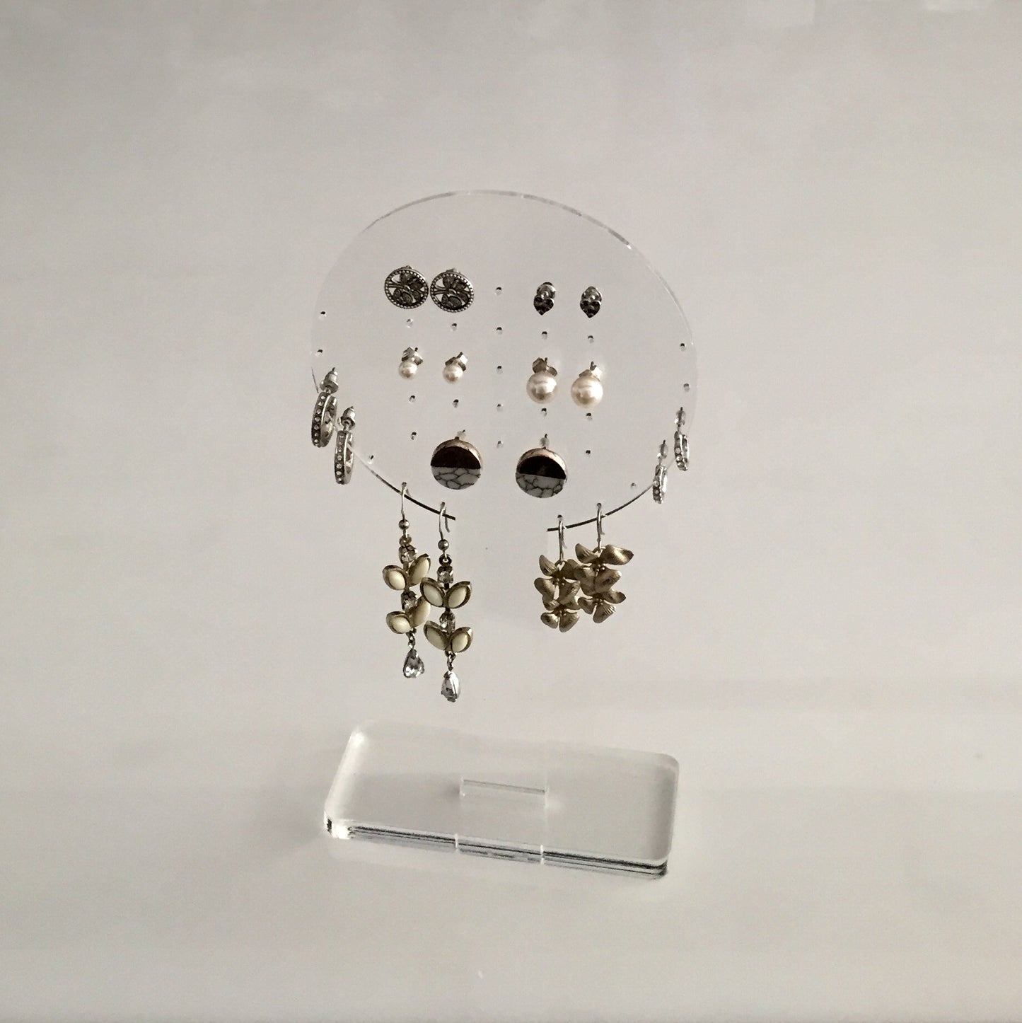 Accessories stand